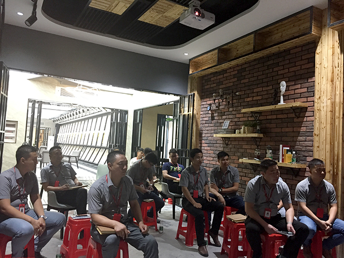 陶瓷一线品牌南宫娱乐瓷砖“怎样快速向新客户介绍公司和服务”演讲角逐圆满竣事